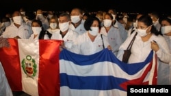 Médicos cubanos en Perú.